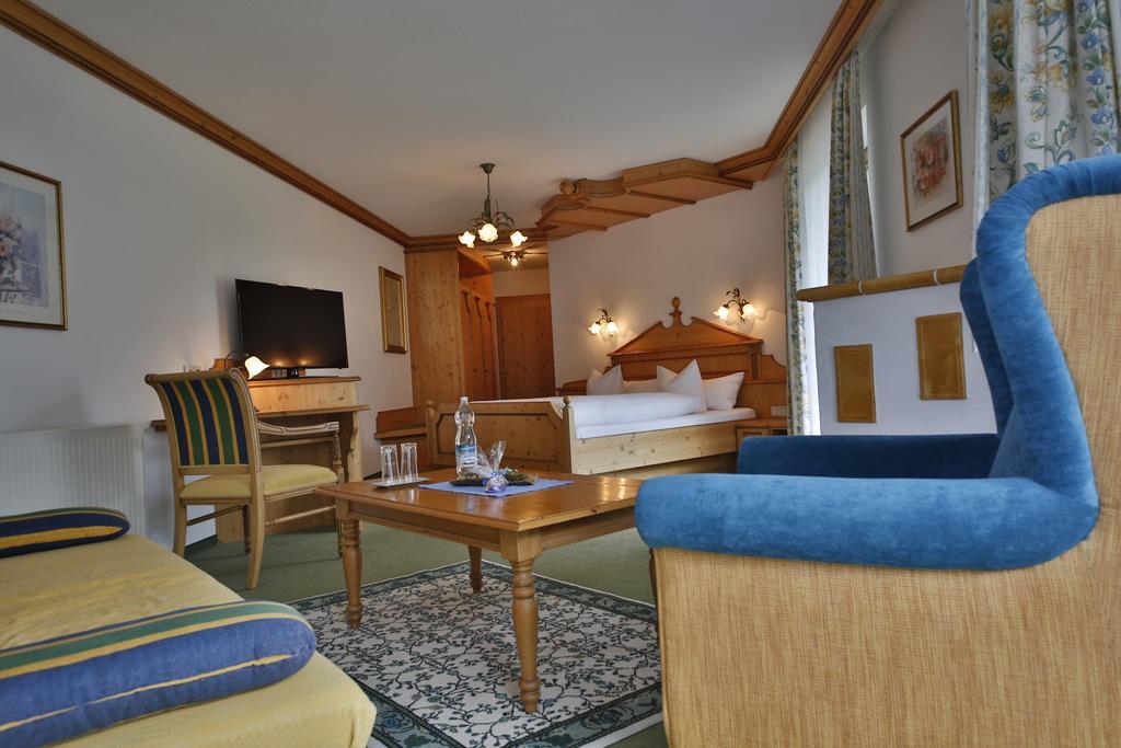 Romantik Resort & Spa Der Laterndl Hof Haldensee Chambre photo