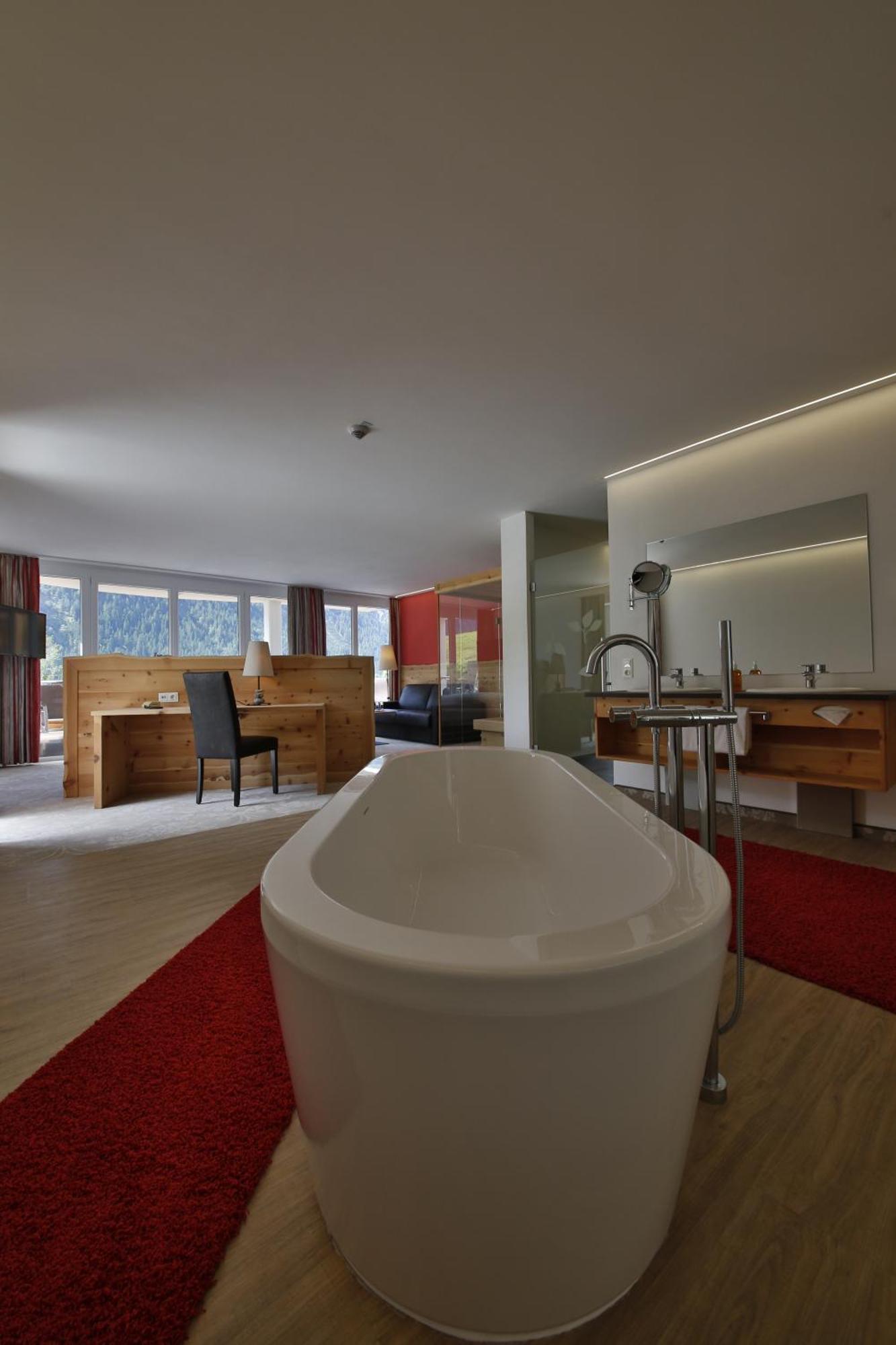 Romantik Resort & Spa Der Laterndl Hof Haldensee Chambre photo