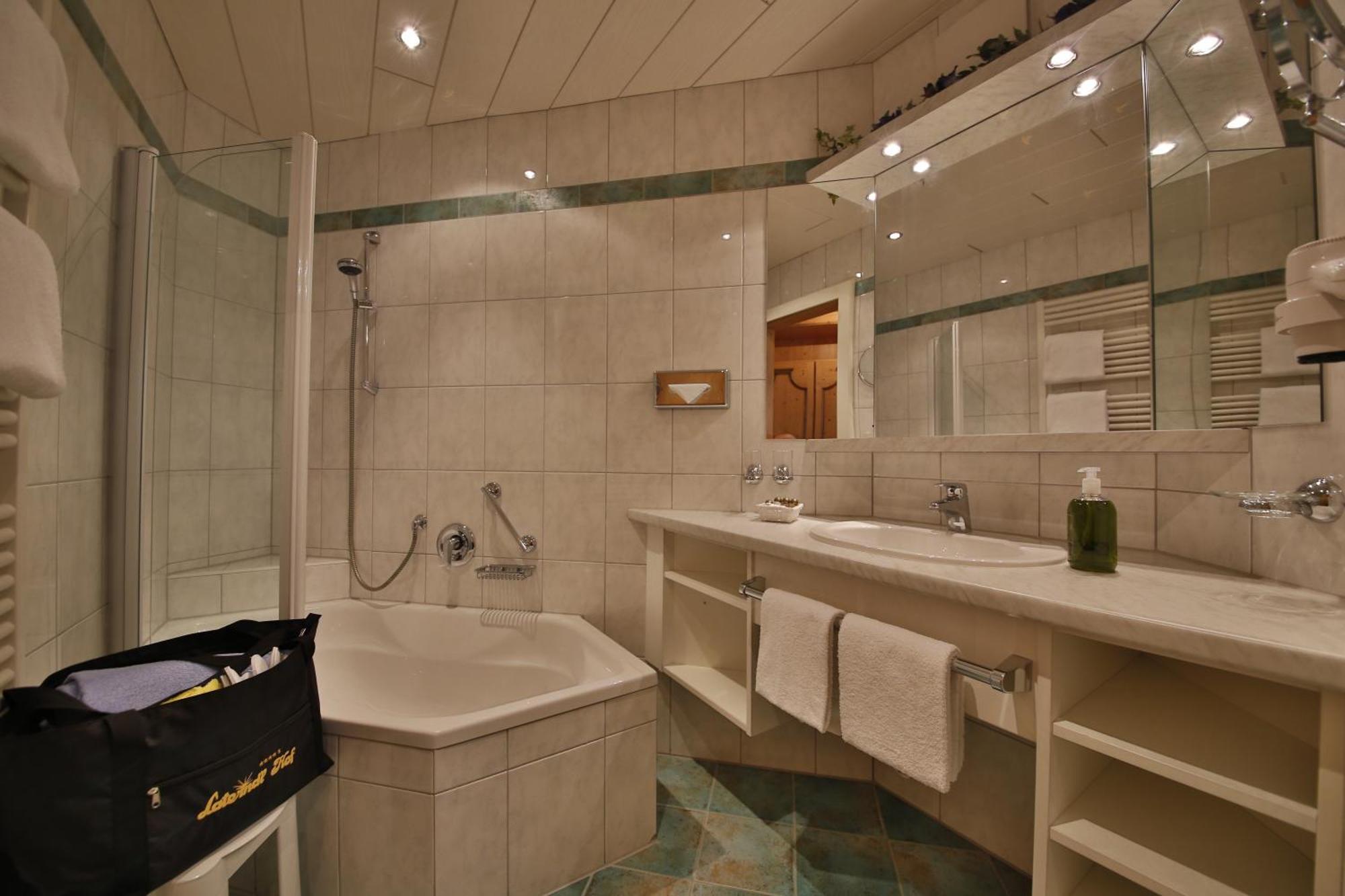 Romantik Resort & Spa Der Laterndl Hof Haldensee Chambre photo
