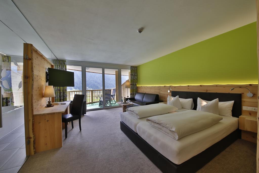 Romantik Resort & Spa Der Laterndl Hof Haldensee Chambre photo