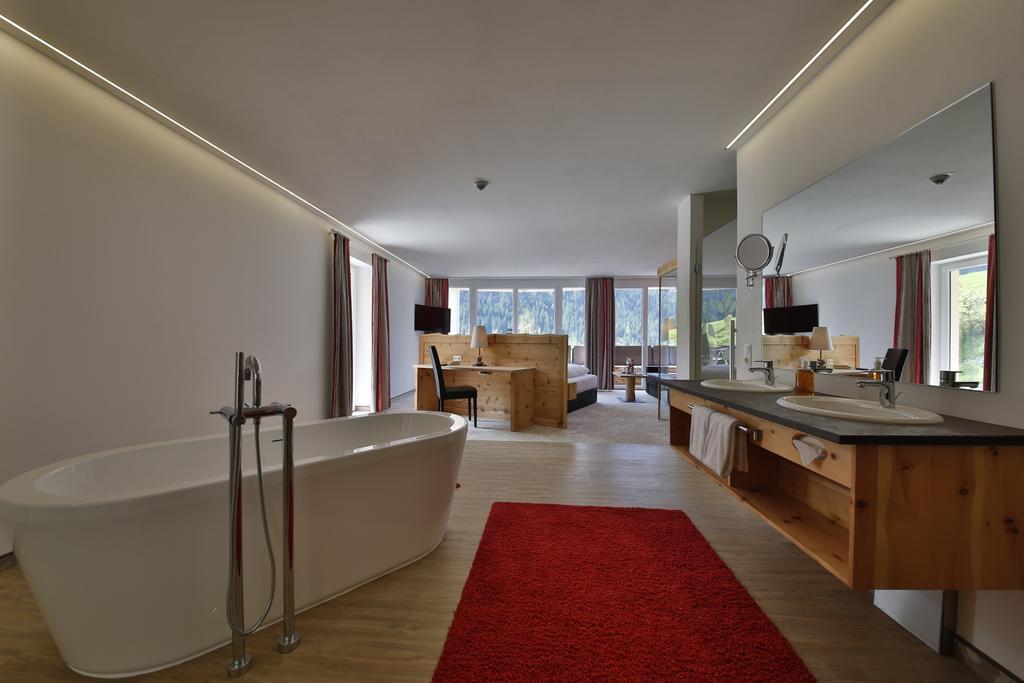 Romantik Resort & Spa Der Laterndl Hof Haldensee Chambre photo