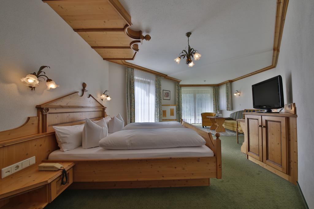 Romantik Resort & Spa Der Laterndl Hof Haldensee Chambre photo